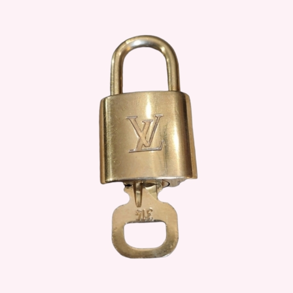 #314 AUTHENTIC LOUIS VUITTON Lock and key set gold tone brass - Picture 1 of 3